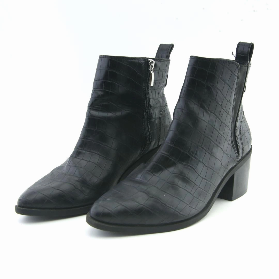 A NEWDAY . High Heeled Boots With Leggings