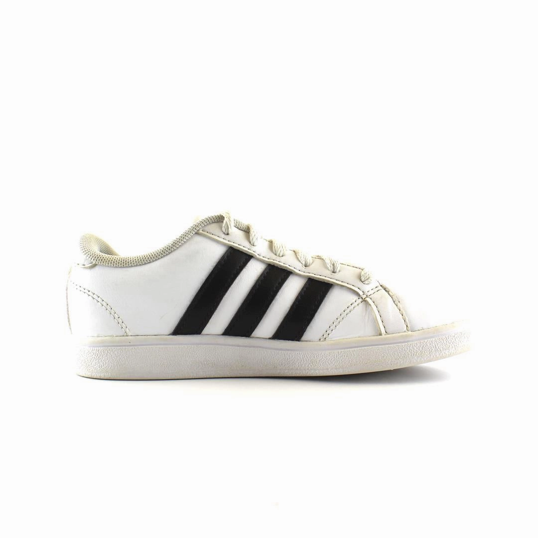 ADIDAS . Figurine Sneakers