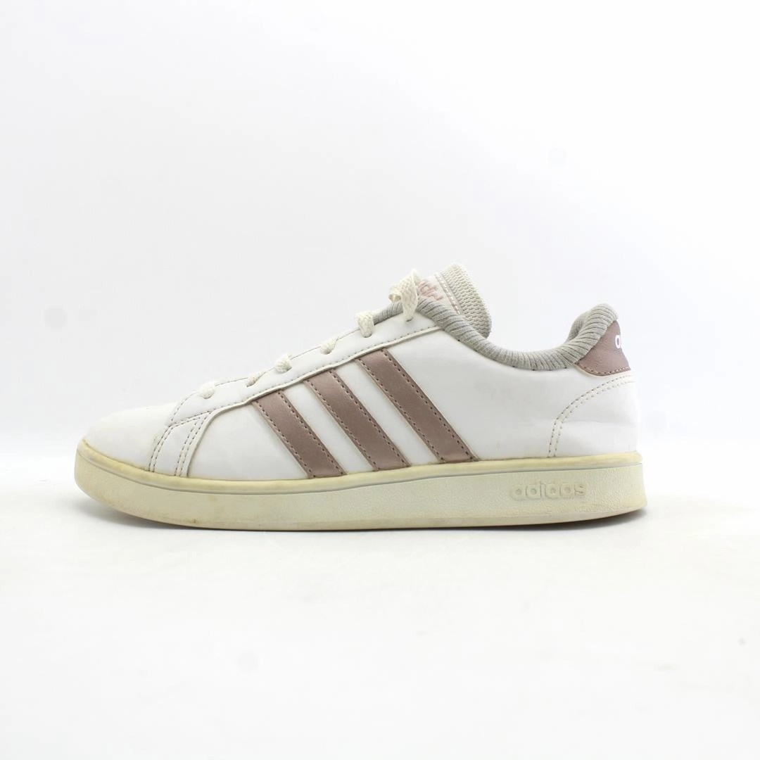 Lace On Sneakers ADIDAS .