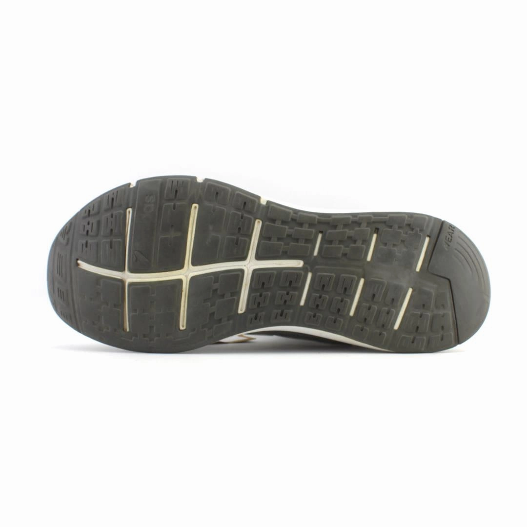 ADIDAS . Thin Running Shoes