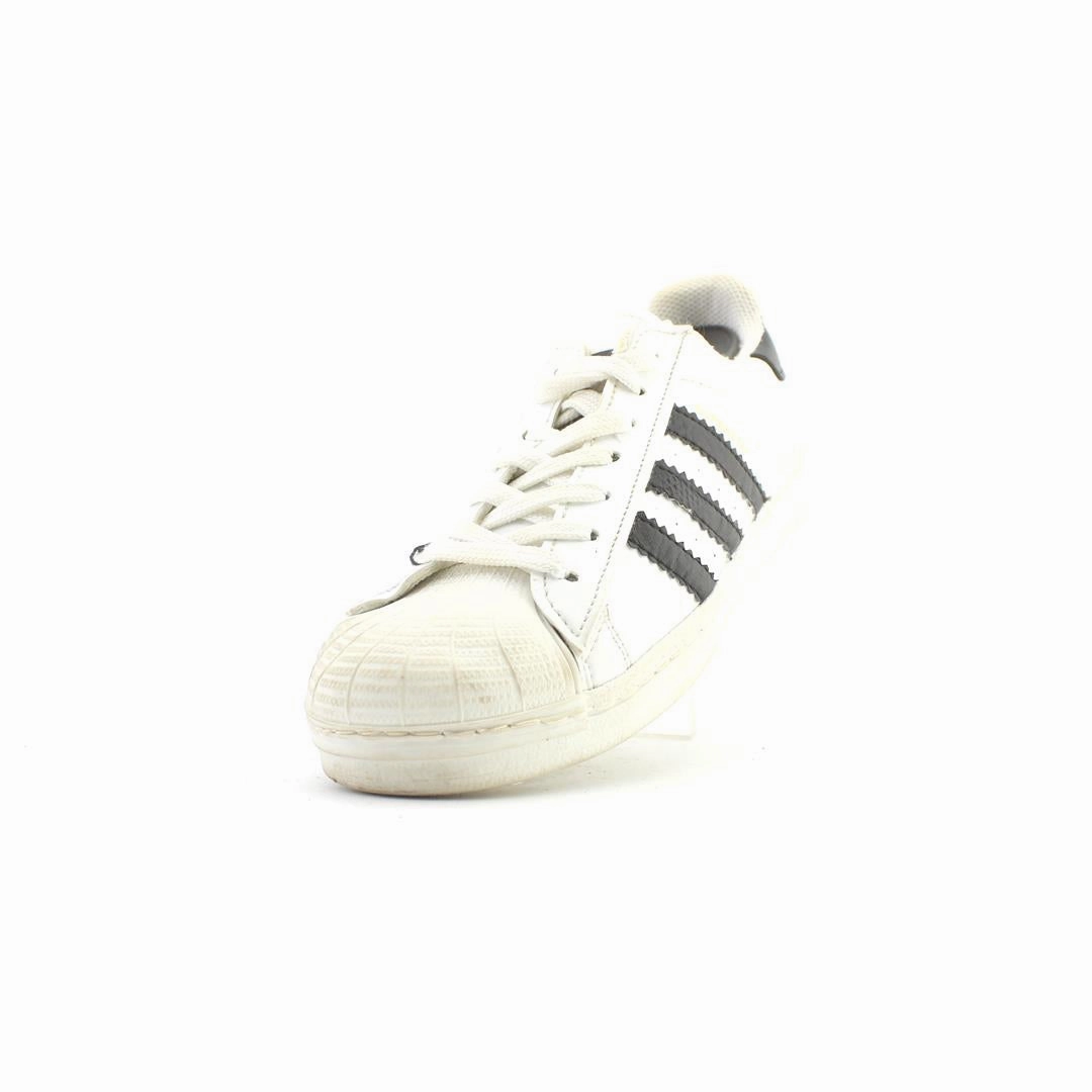 ADIDAS LA MARQUE AUX 3 BANDES Smokers Hut And Sneakers