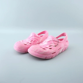 Sandals Show AMERICAN BRAND .