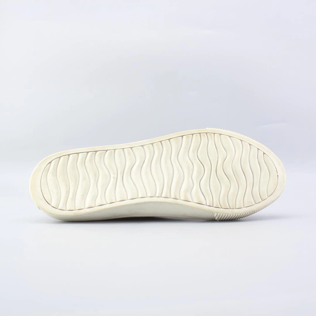 Casual Shoes On Suit AMERICAN BRAND .