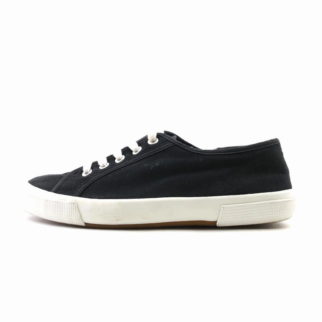 Casual European Shoes AMERICAN BRAND .