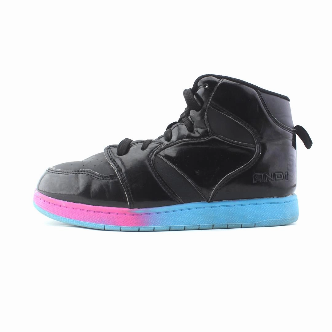 Winterized Sneakers AND 1 .