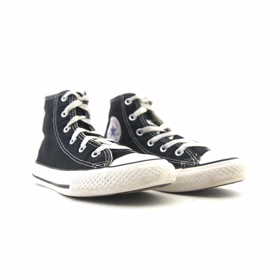 16. NULL CONVERSE CHUCK TAYLOR ALL STAR