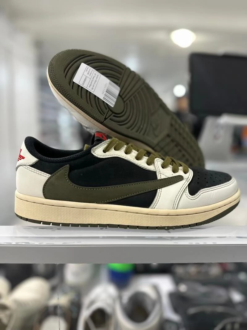 Cleaning Canvas Sneakers Jordan 1 Retro Low OG SP Travis Scott Olive - Pre-Owned Size 10.5W (No Box)
