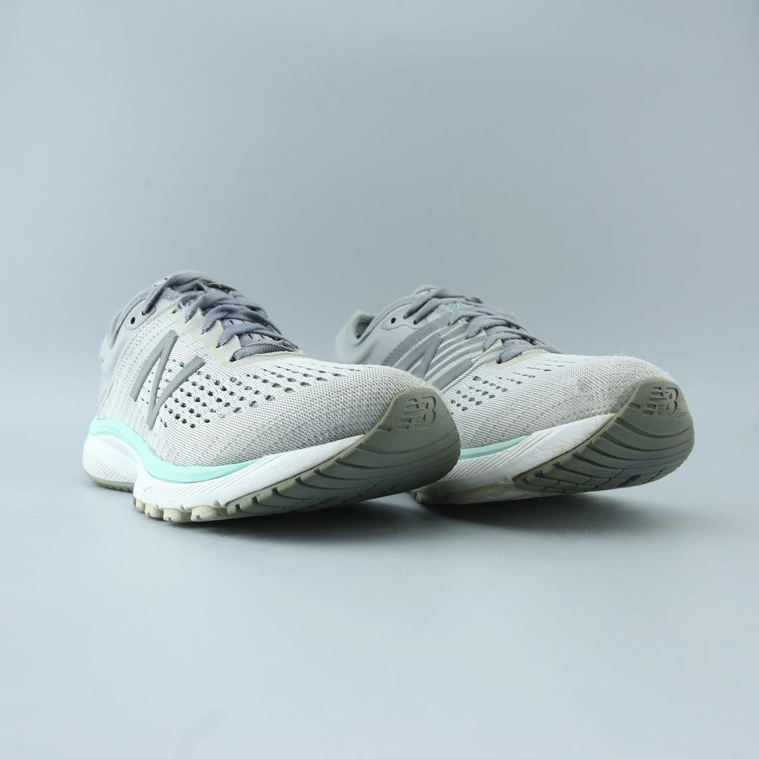 Black And Silver New Balance NEW BALANCE 860V10