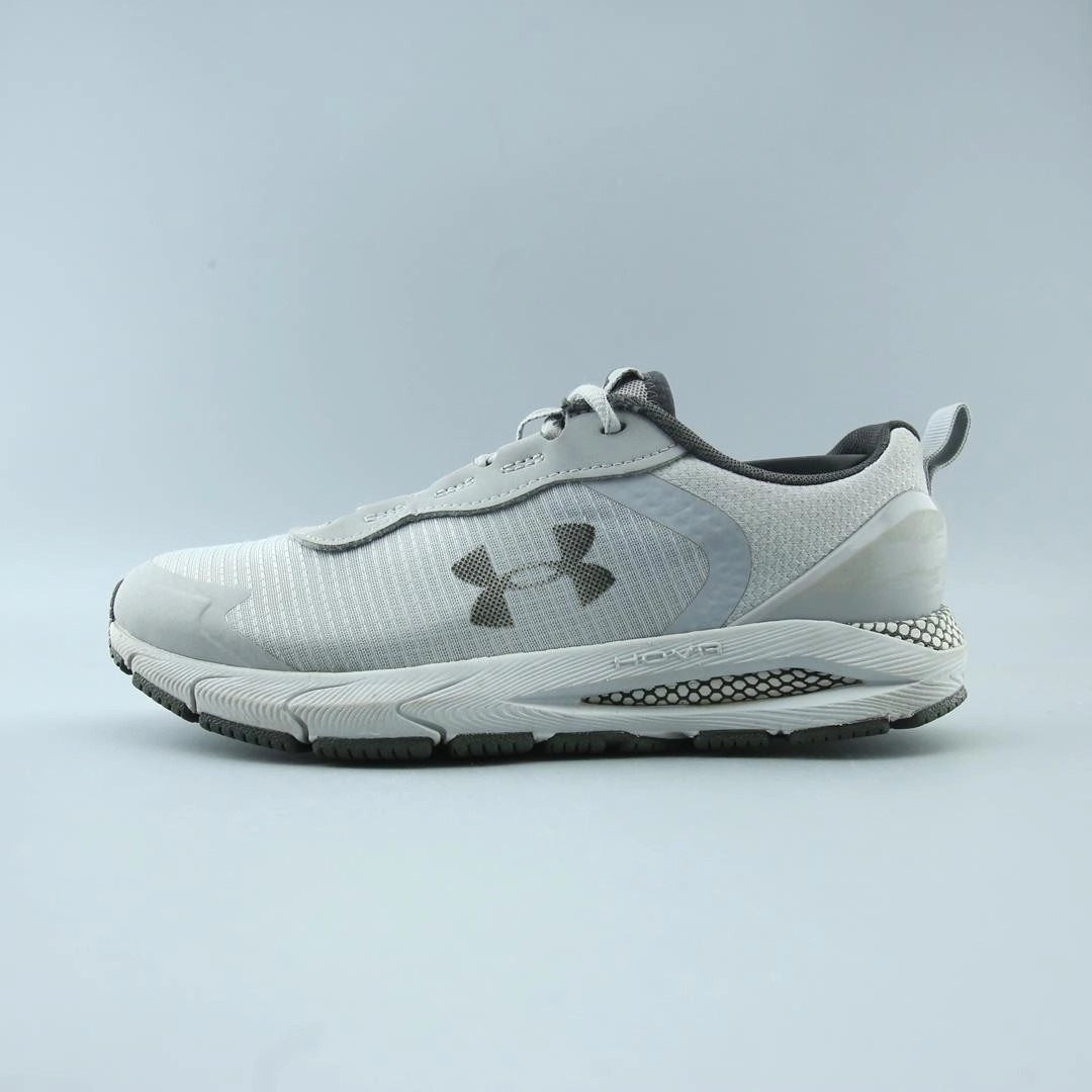 Running Shoes Size 5 UNDER ARMOUR HOVR SONIC SE