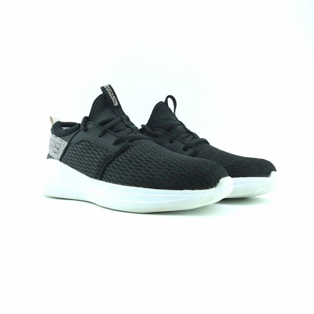 SKECHERS GO RUN FAST - GLIMMER Walking Shoes Vs Running Shoes