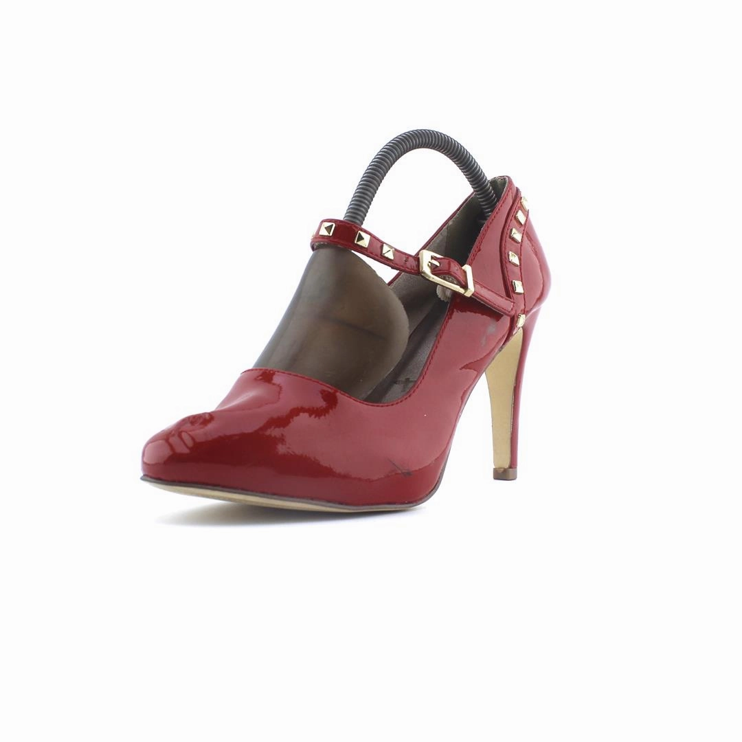 TAMARIS . Muscular Women In High Heels