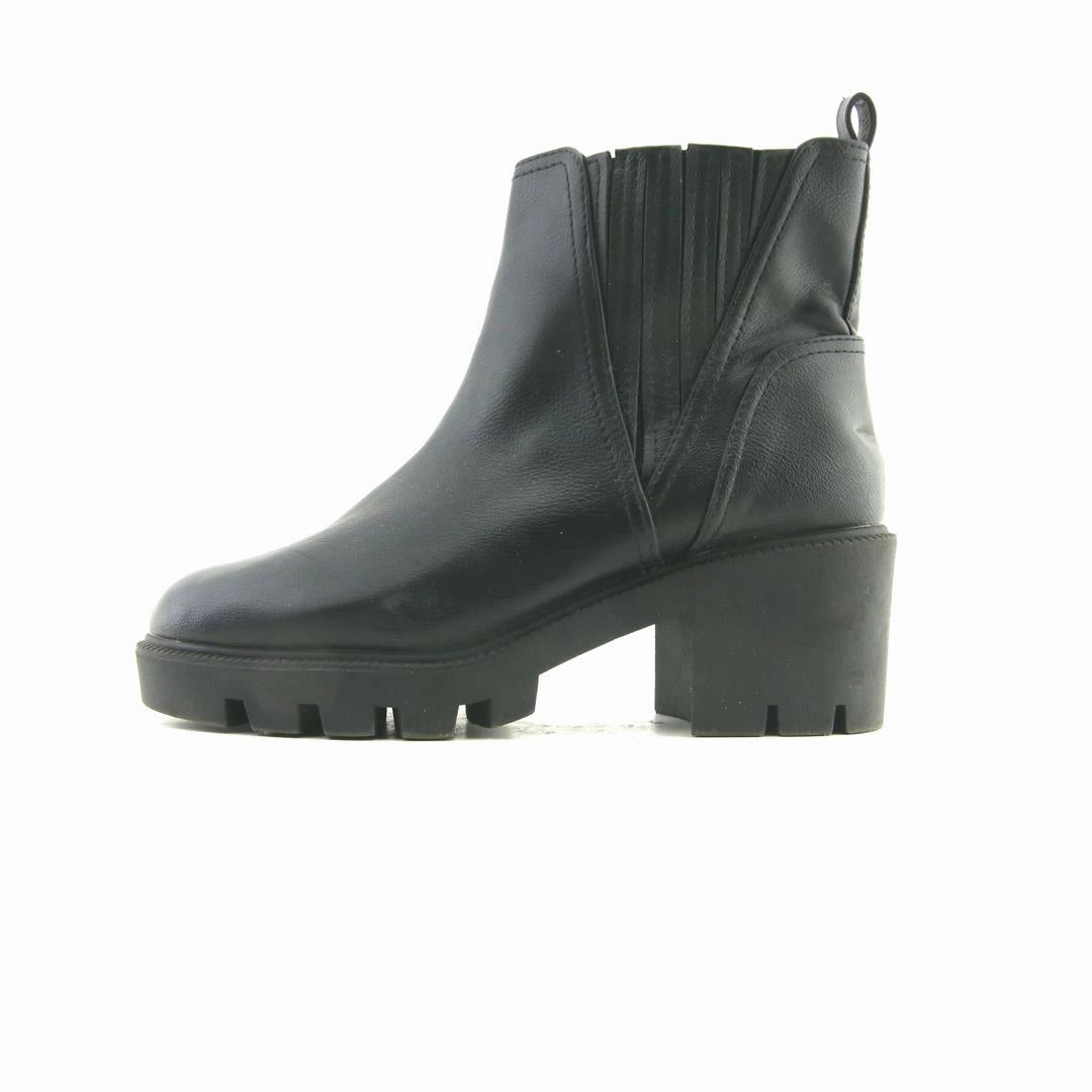 DOLCE VITA  . Casual Shoes With Good Arch Support