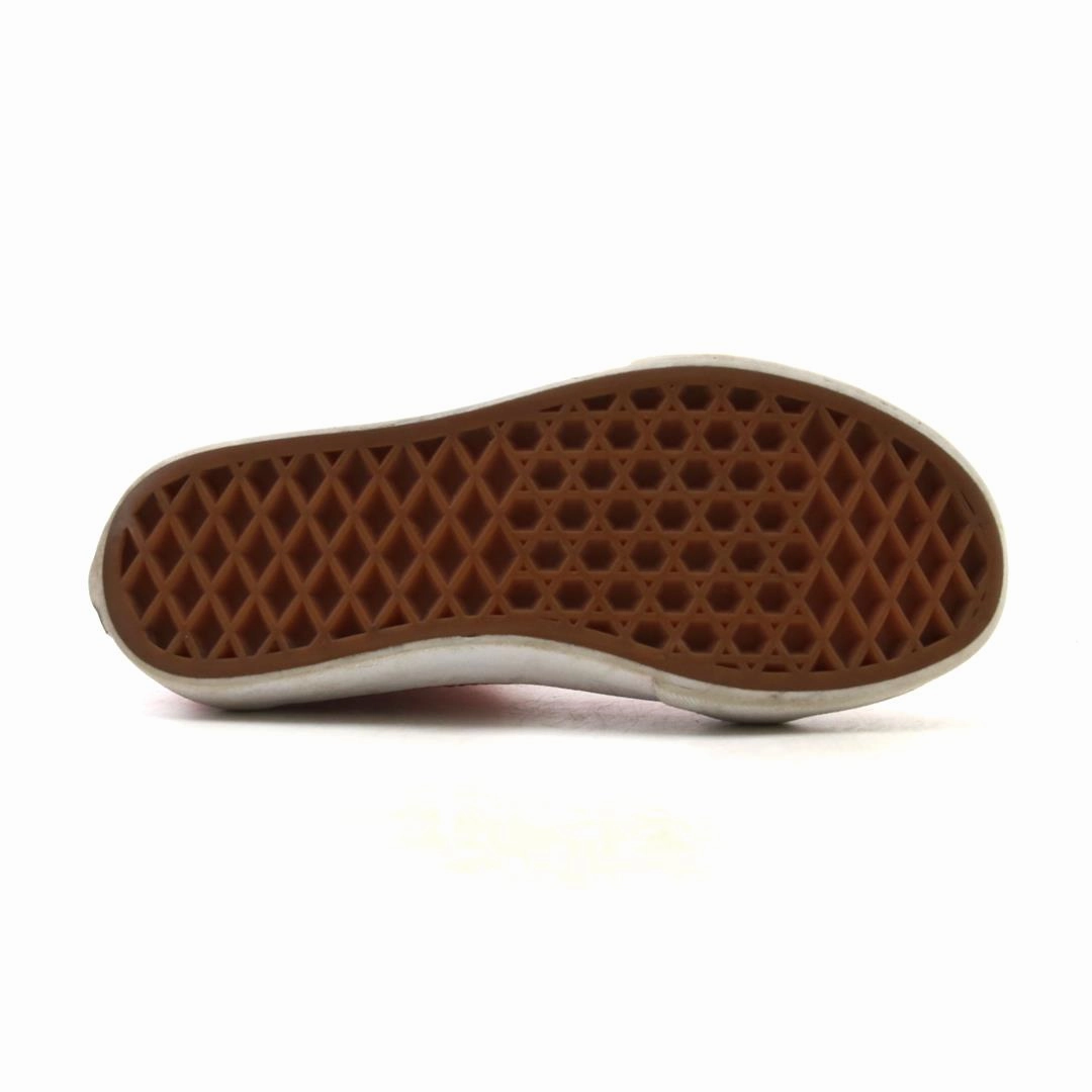 Suit And White Sneakers VANS SK8-HI