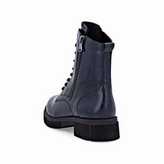 D2S72 These Boots Are Made For Walkin