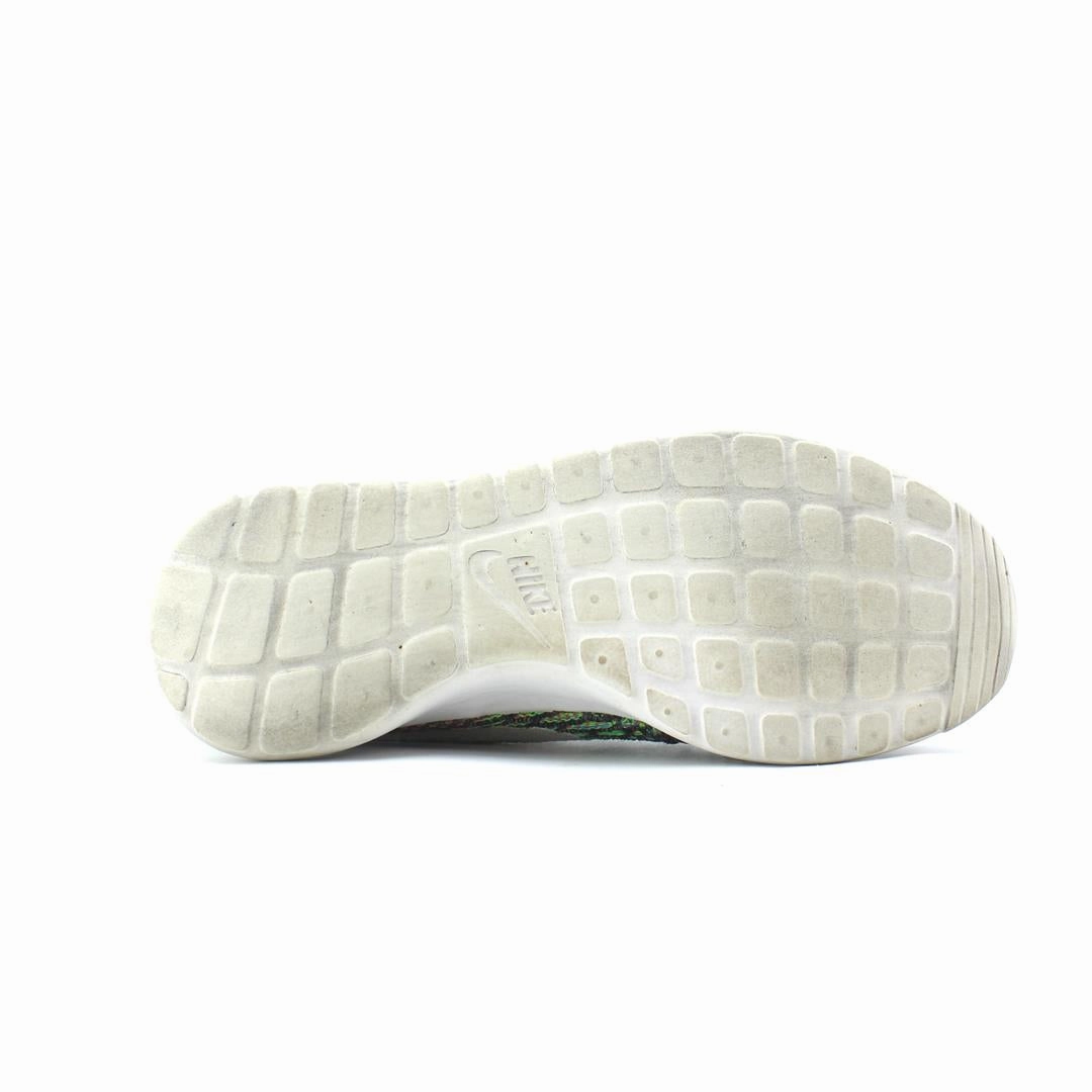 Getting Fitted For Running Shoes NIKE  ROSHE RUN