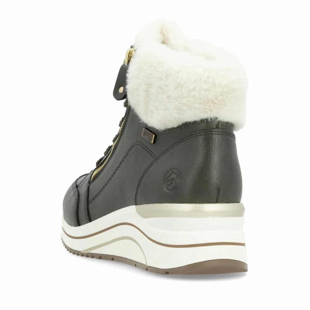 D0T77 Silver Cowgirl Boots