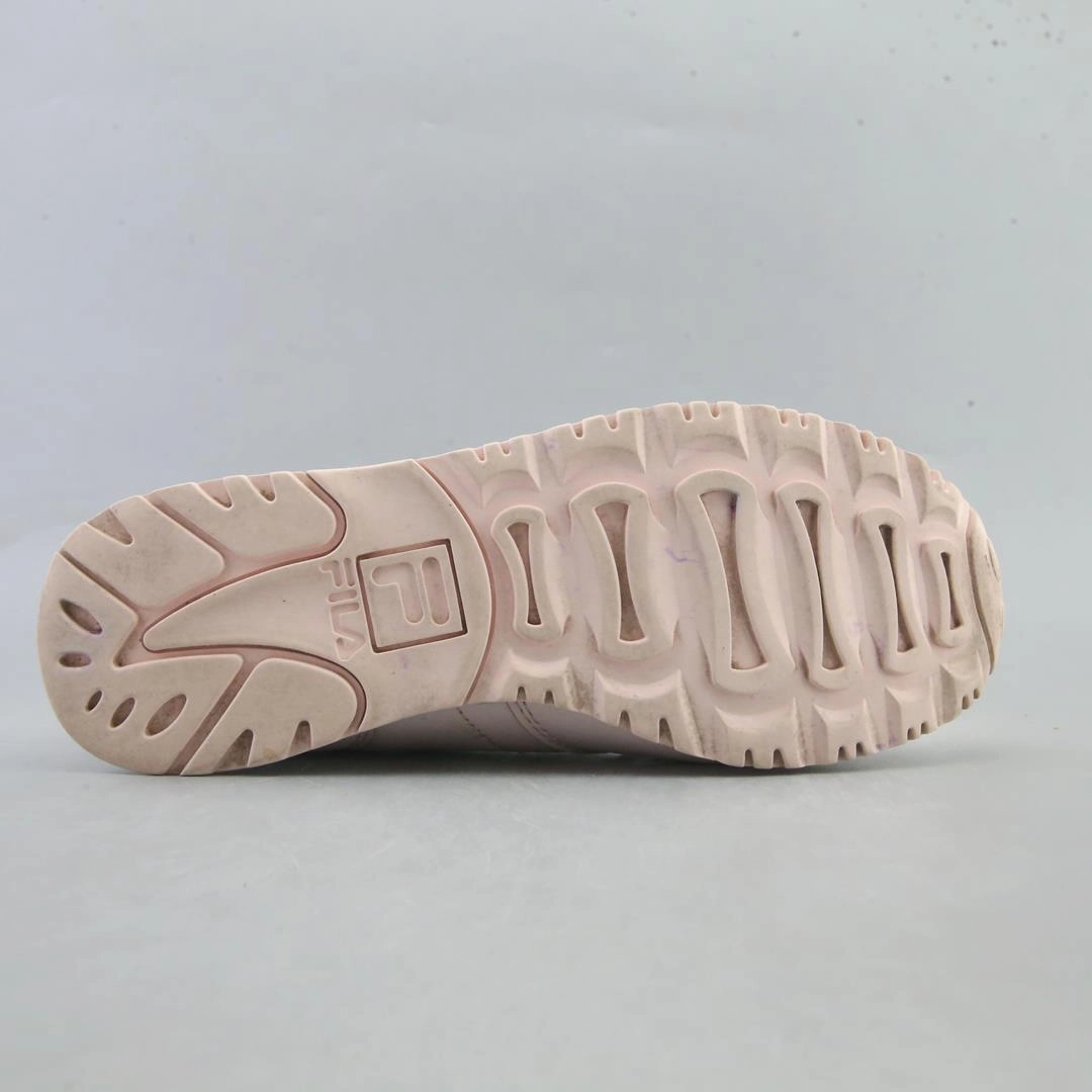 FILA RETRO Business Casual Outfits With Tennis Shoes