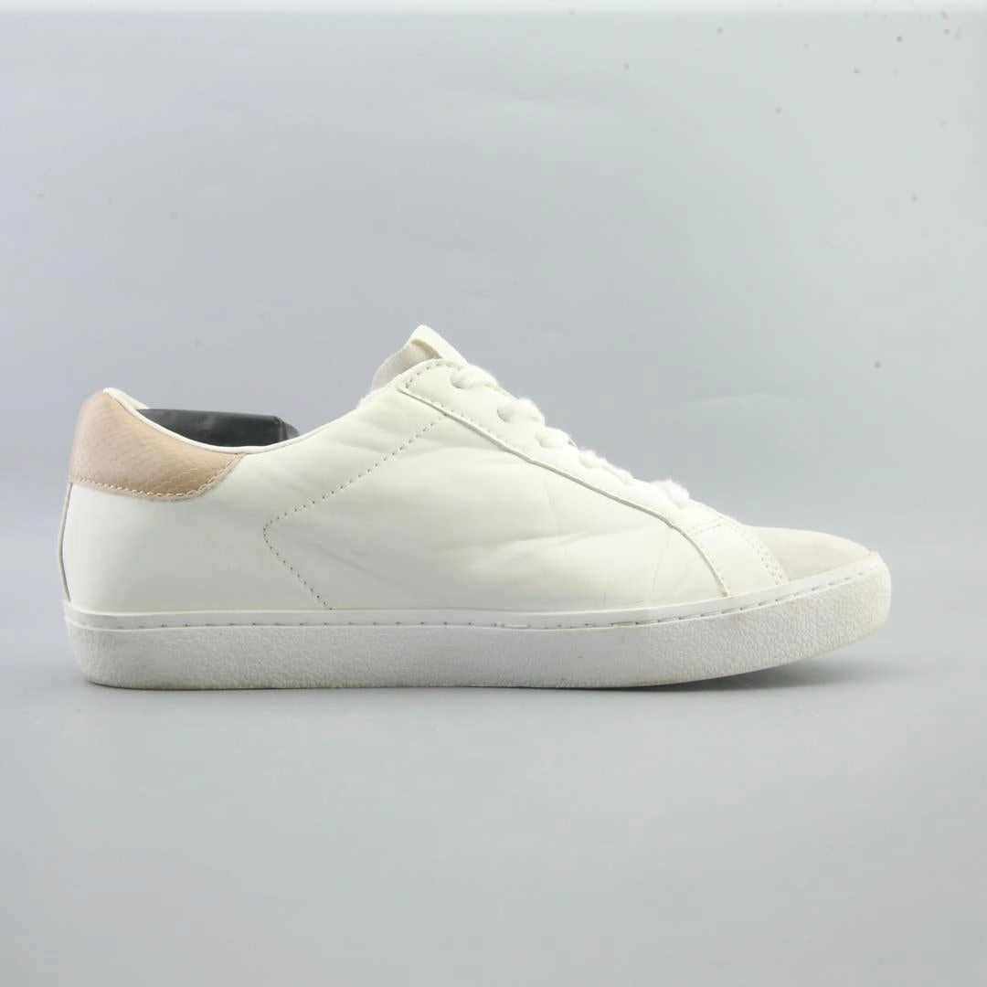 Lightweight Breathable Casual Shoes UNIVERSAL THREAD .