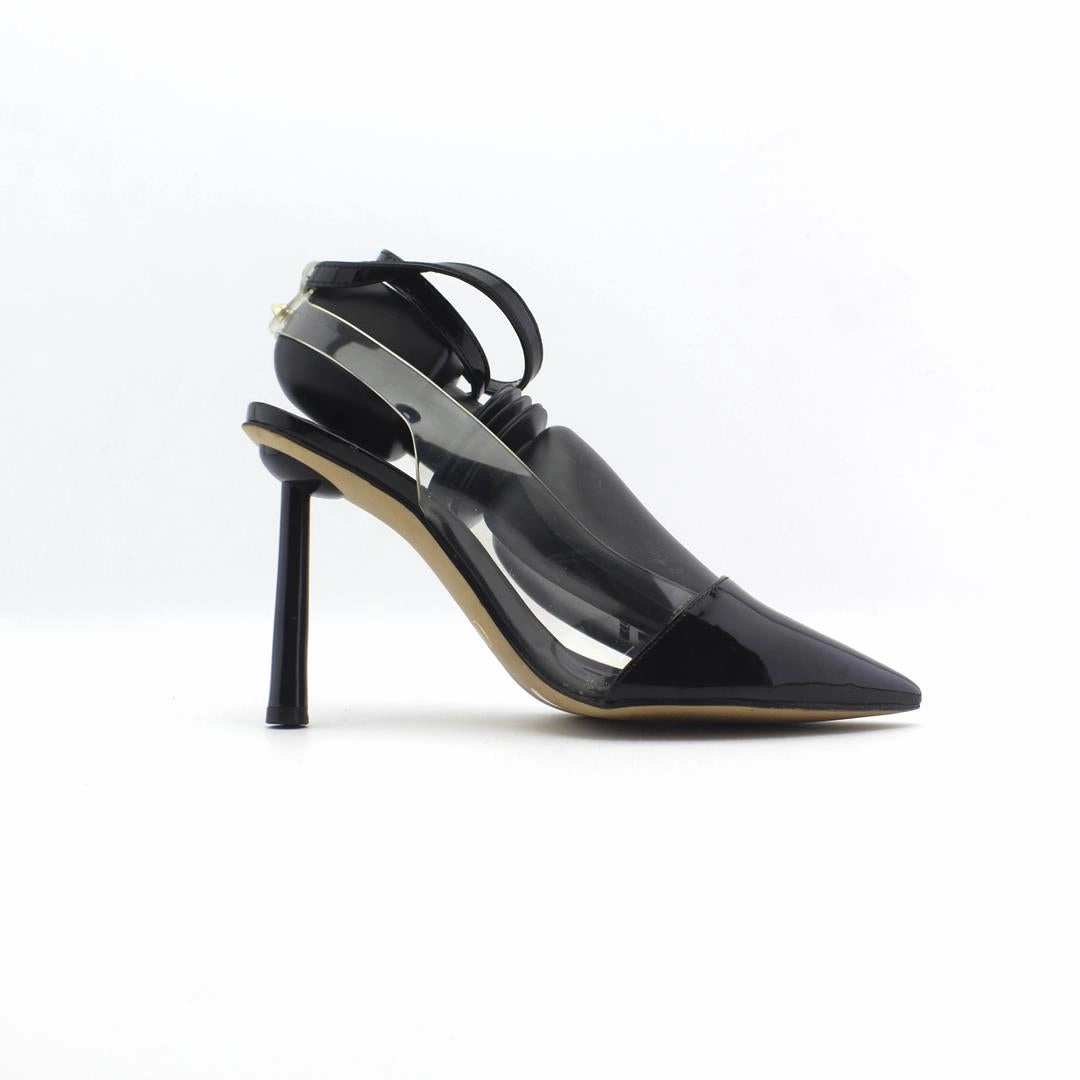 JENNIFER LOPEZ . Sneakers With High Heel