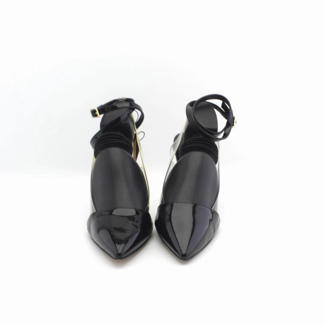 Define High Heels JENNIFER LOPEZ .