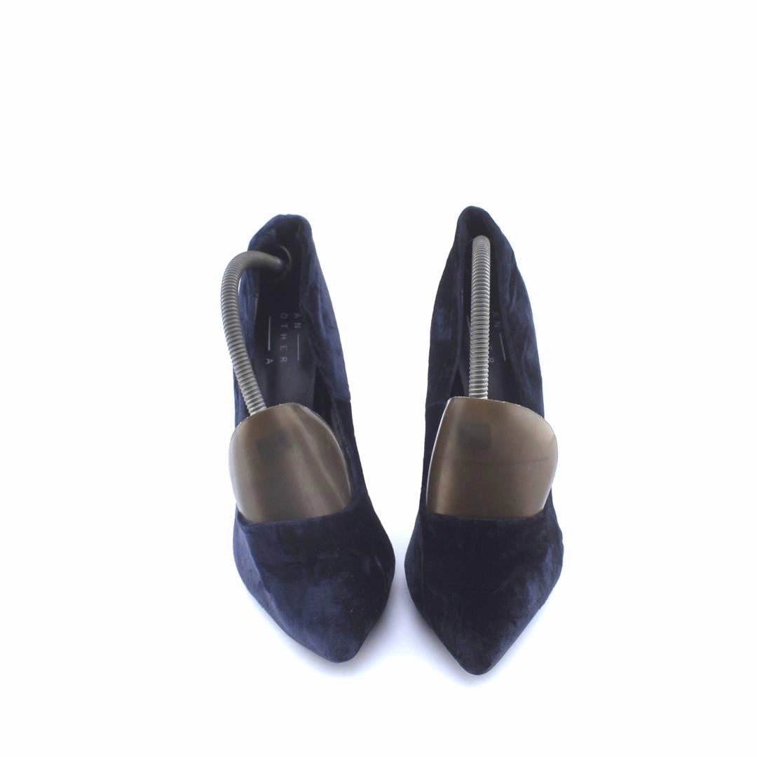 AMERICAN BRAND . Wear High Heels