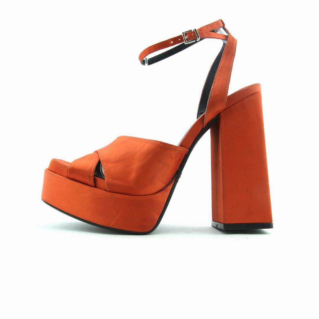 Jeans Heels Outfit ZARA. .