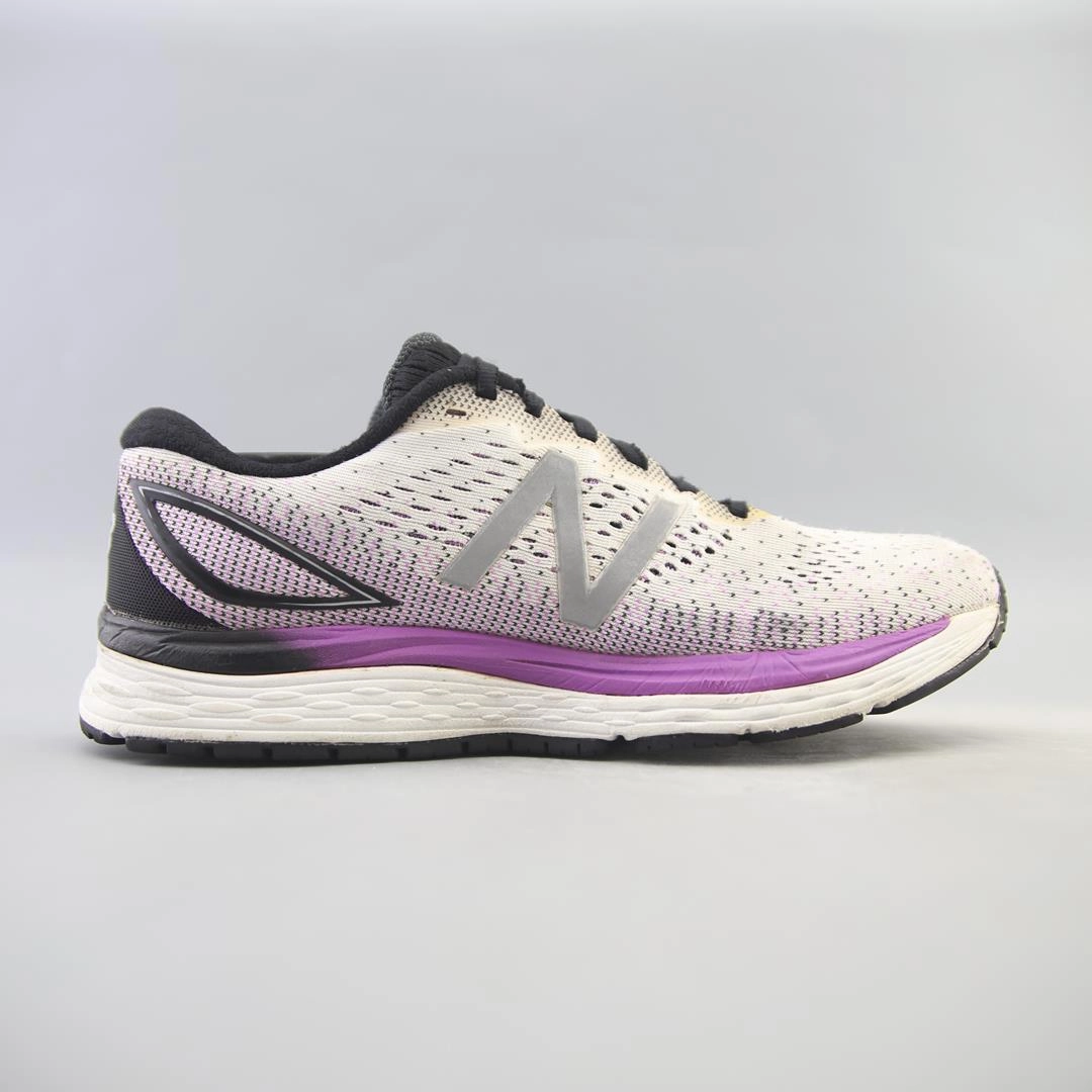 New Balance 9060 Sea Salt/moonbeam NEW BALANCE 880V9