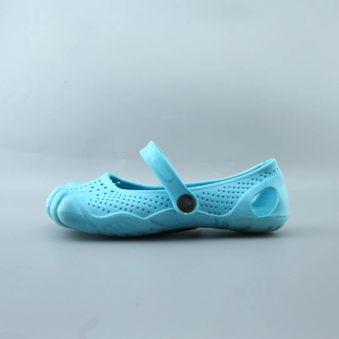 AMERICAN BRAND . Sandals Vs Flip Flops