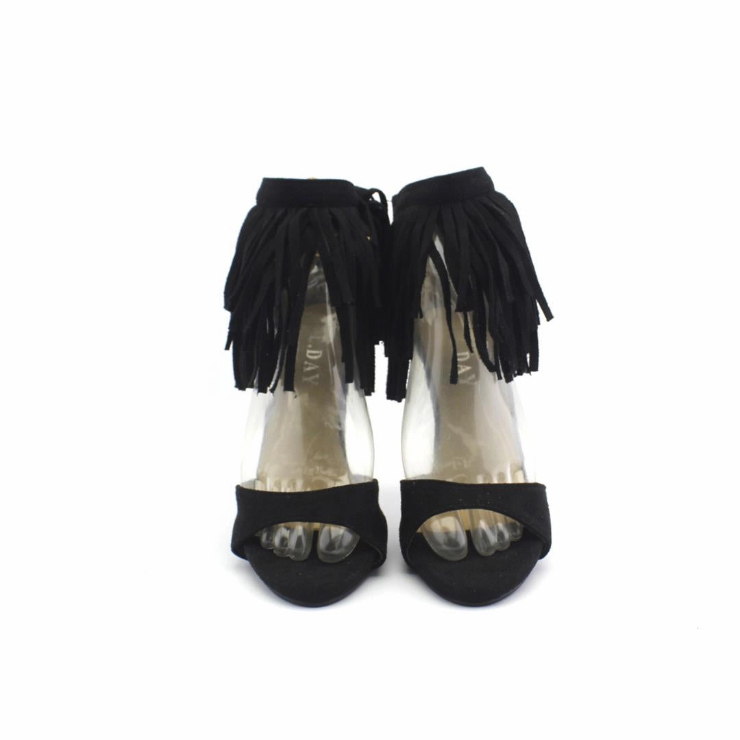 High Heels Hurt L.DAY .