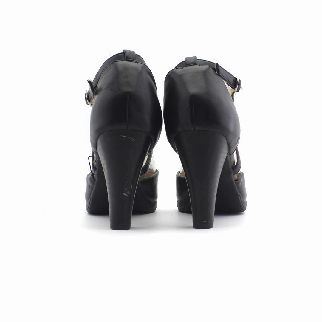 High Heel Shoe Bathtub MASCARA .