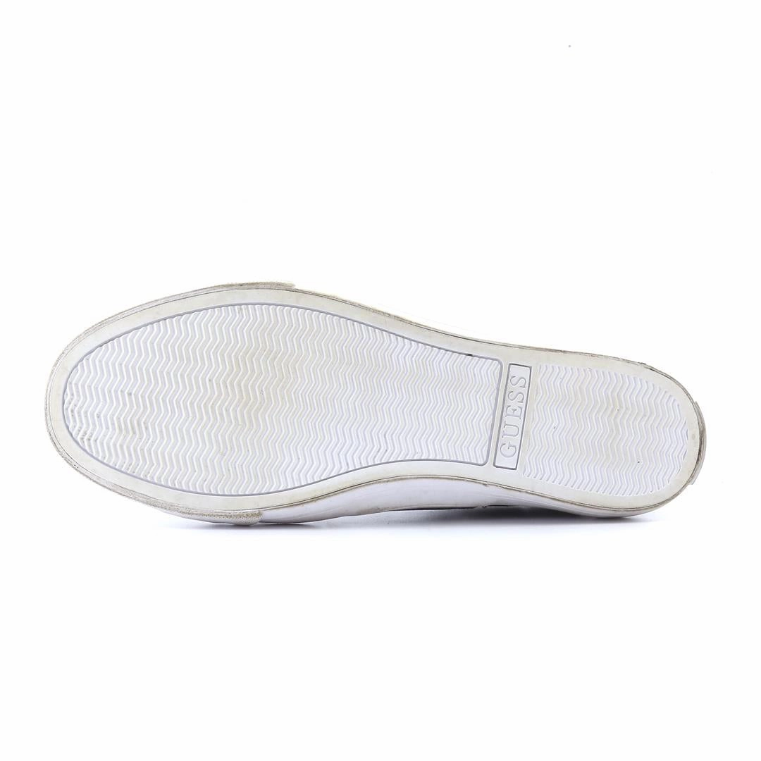 GUESS . Walking Casual Shoes