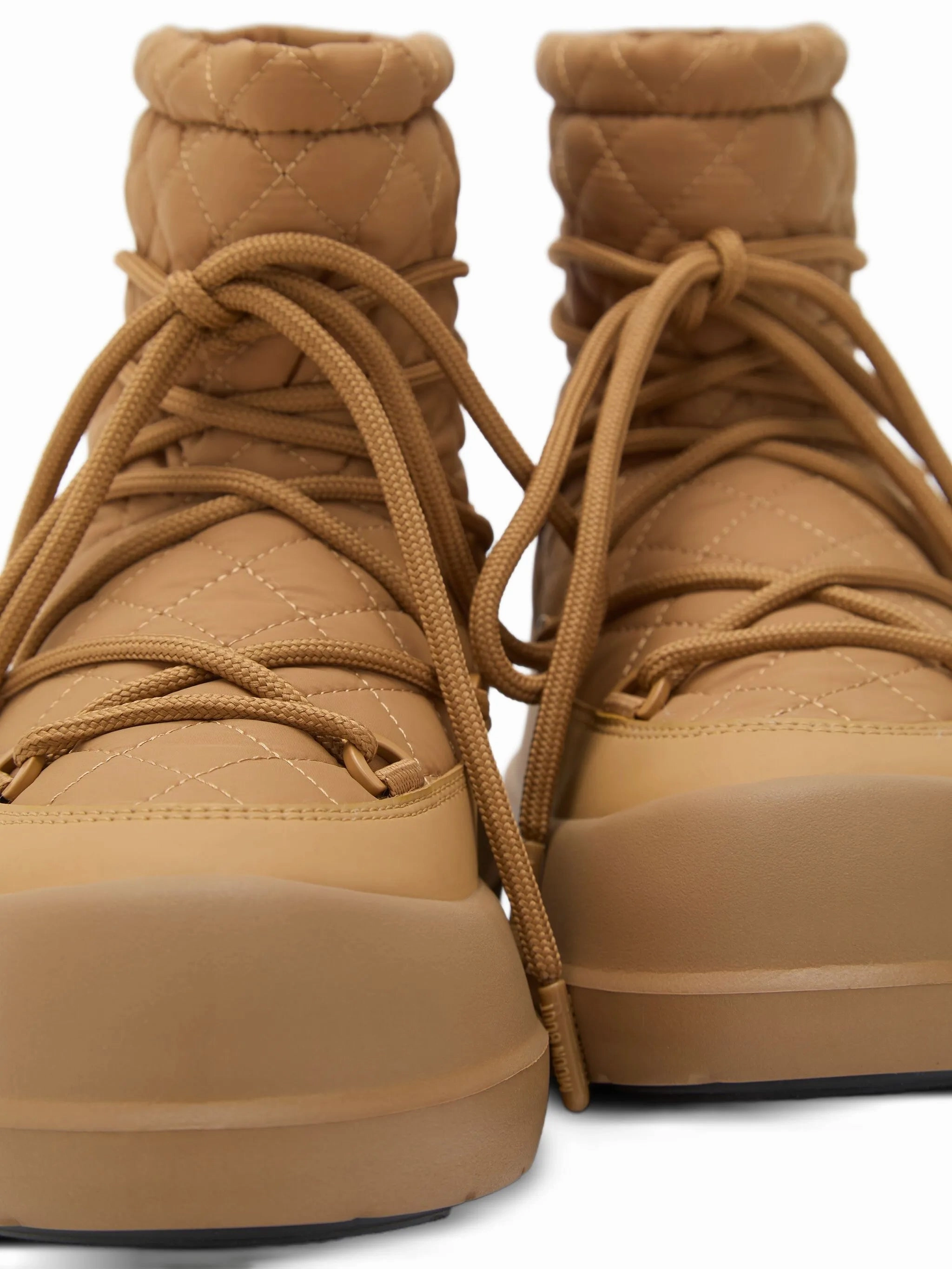 Obsidian Water Walking Boots Mezzaluna quilted boots