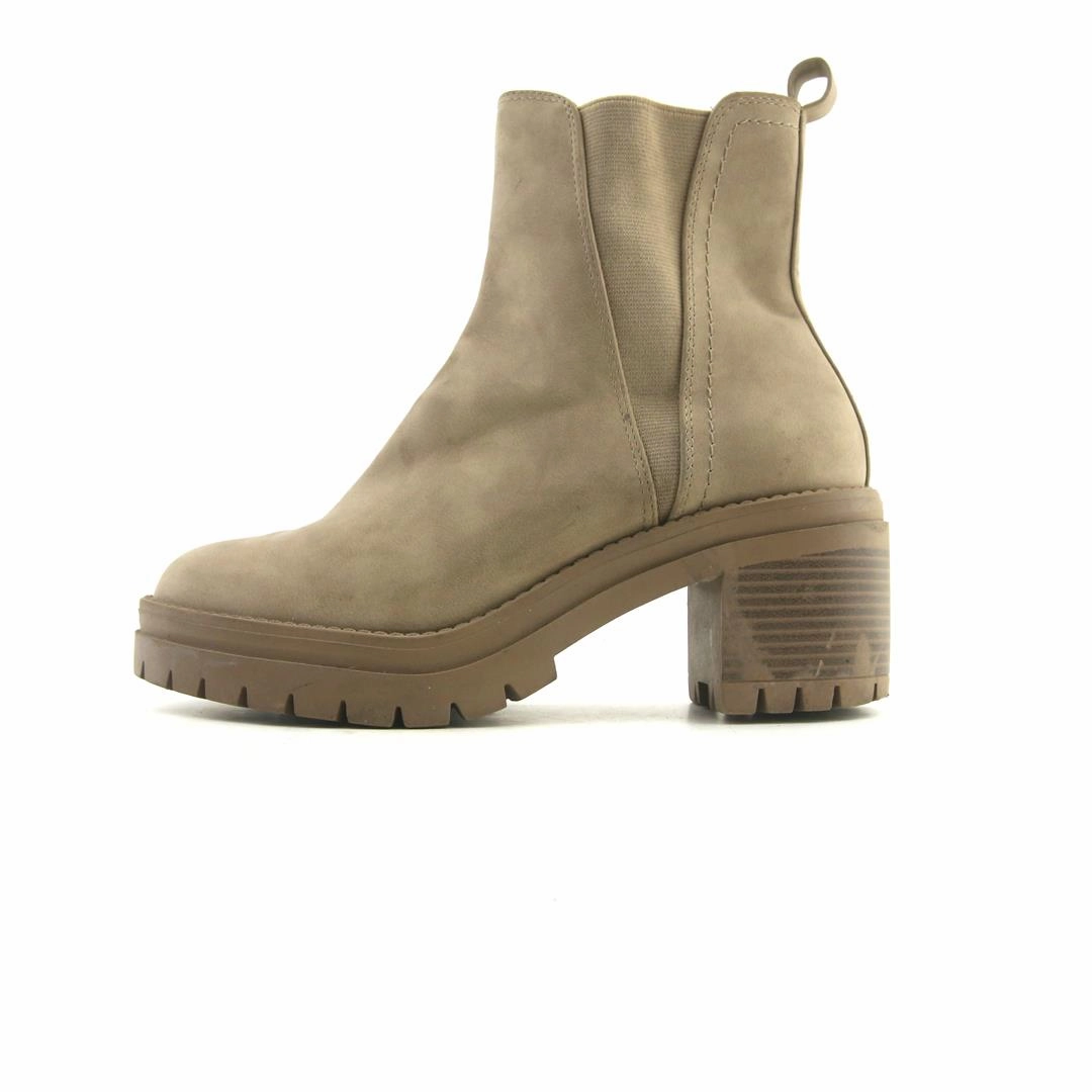 Latest Casual Shoes MIA .