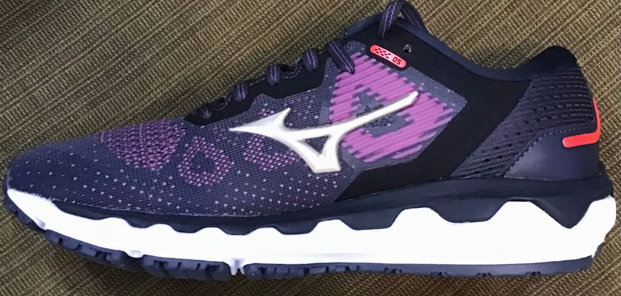 Mizuno Women's Horizon 5 Pokemon Firered Running Shoes