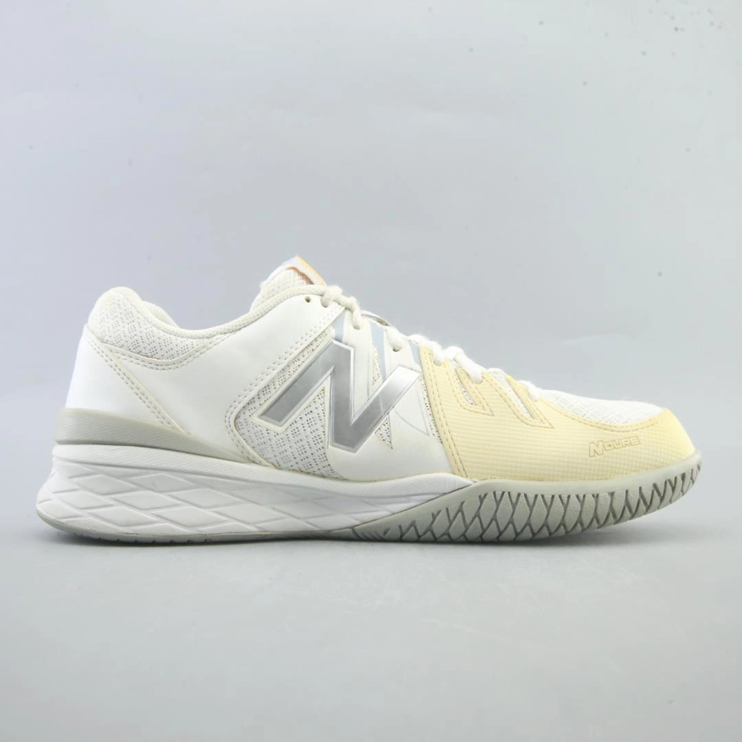 New Balance That Look Like Balenciaga NEW BALANCE 520V7