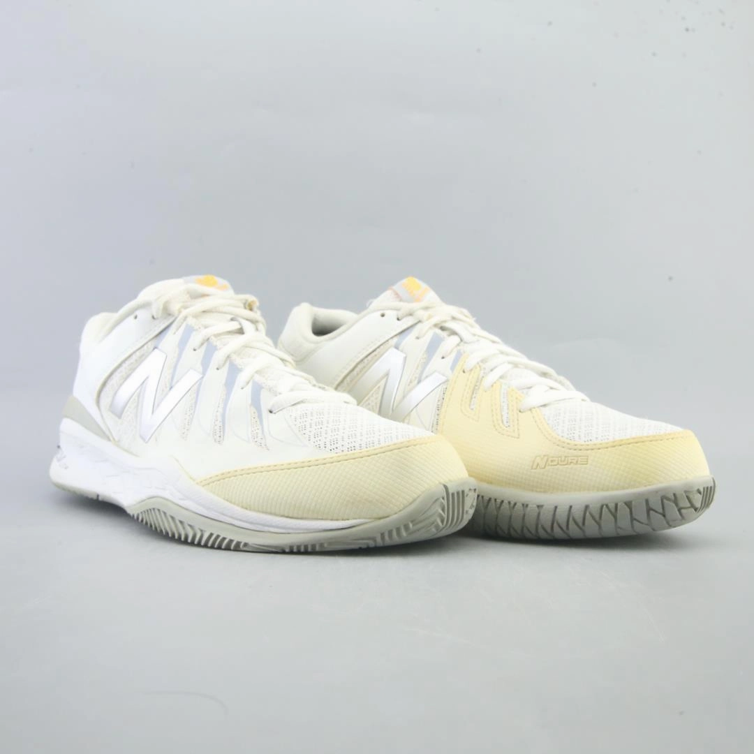 Black And White New Balance Womens NEW BALANCE 520V7