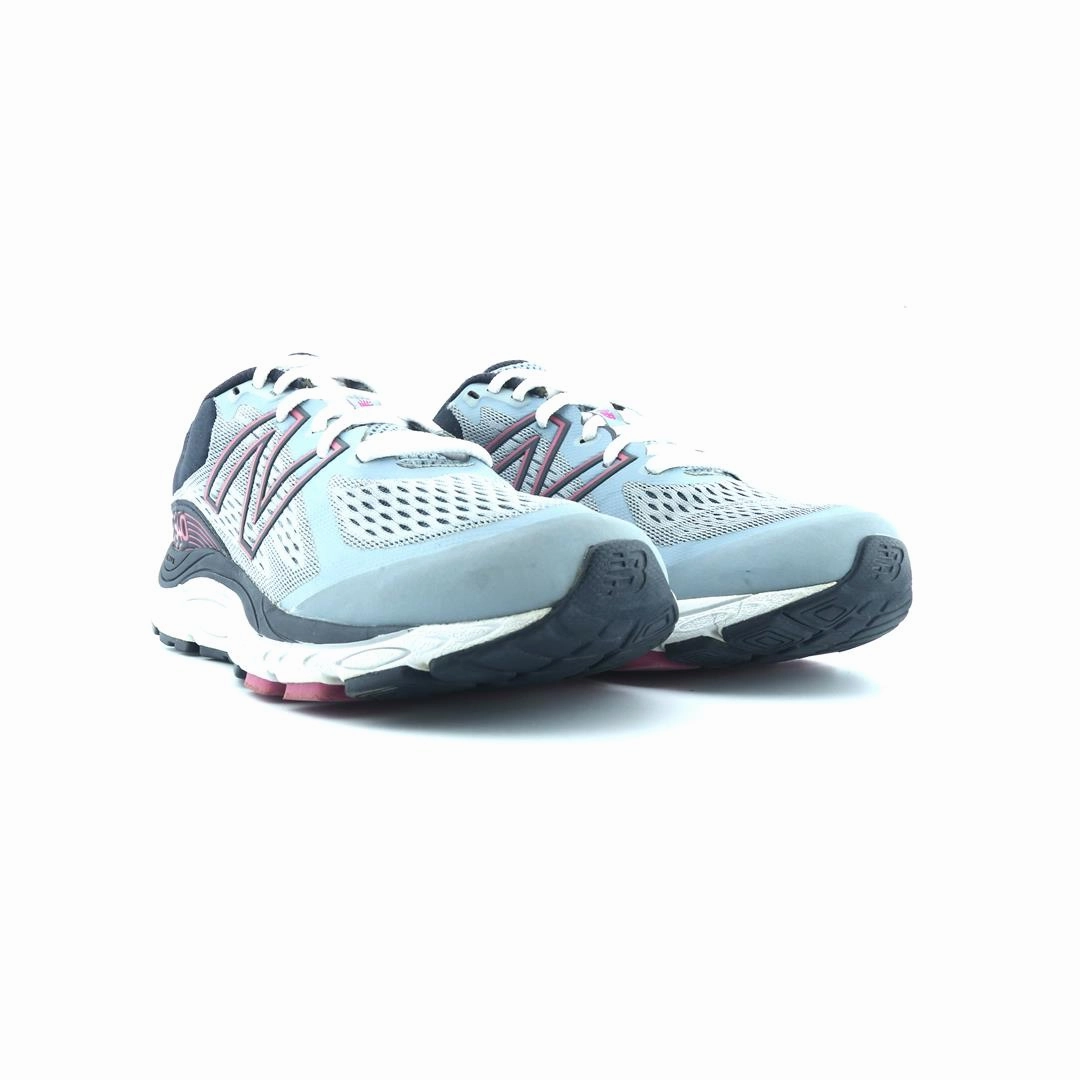 Red New Balance 530 NEW BALANCE 840V5