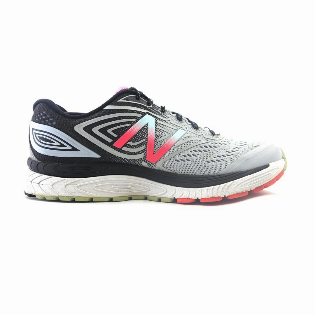 2002r New Balance Women's NEW BALANCE 880V7