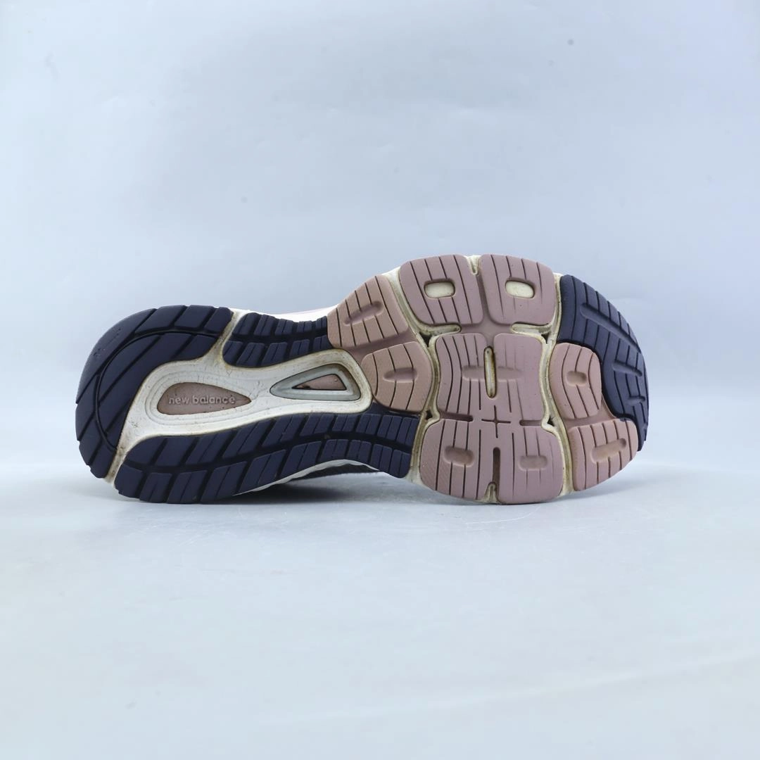 All Black Women's New Balance NEW BALANCE 880V9