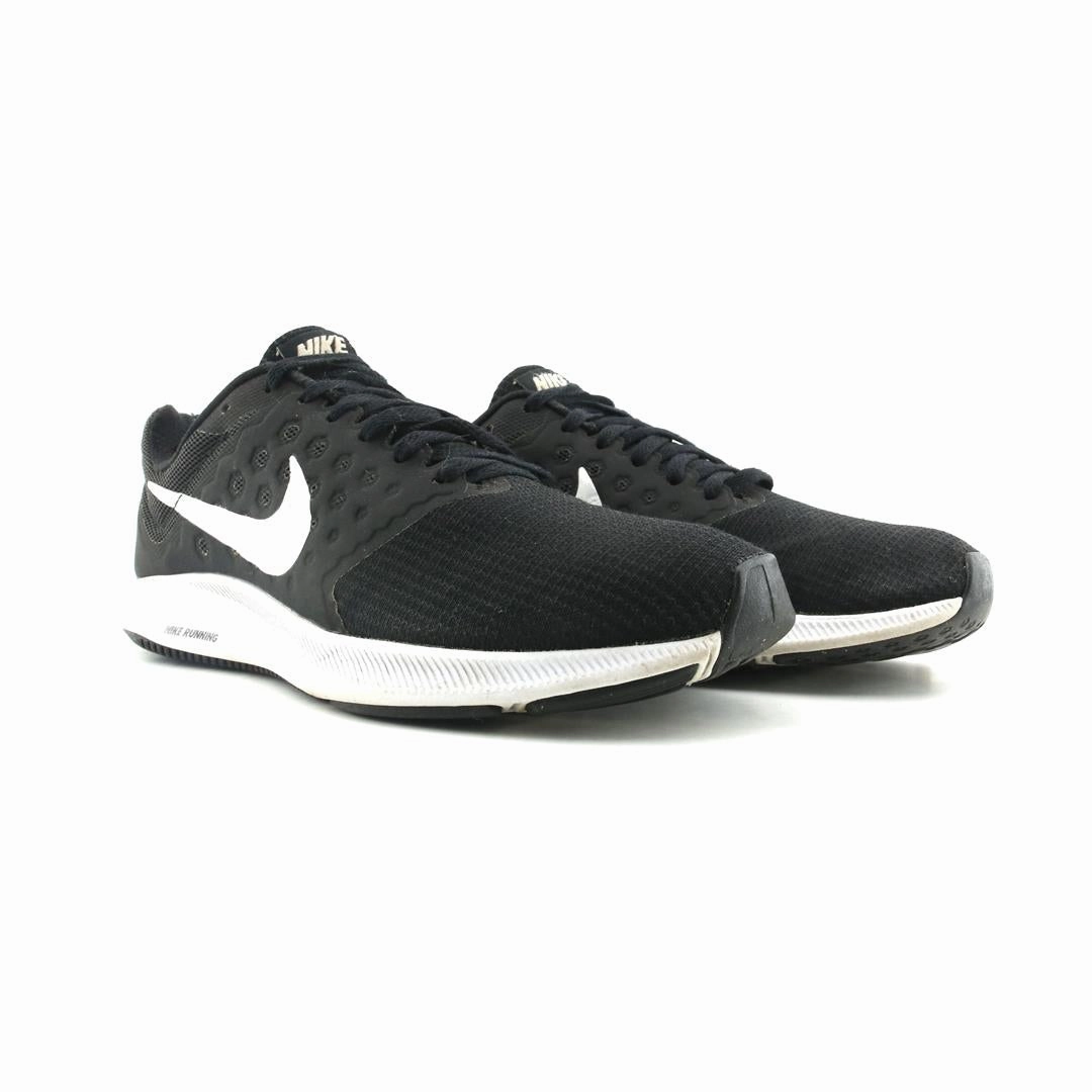 NIKE DOWNSHIFTER 7 Best Running Shoes Knee Problems