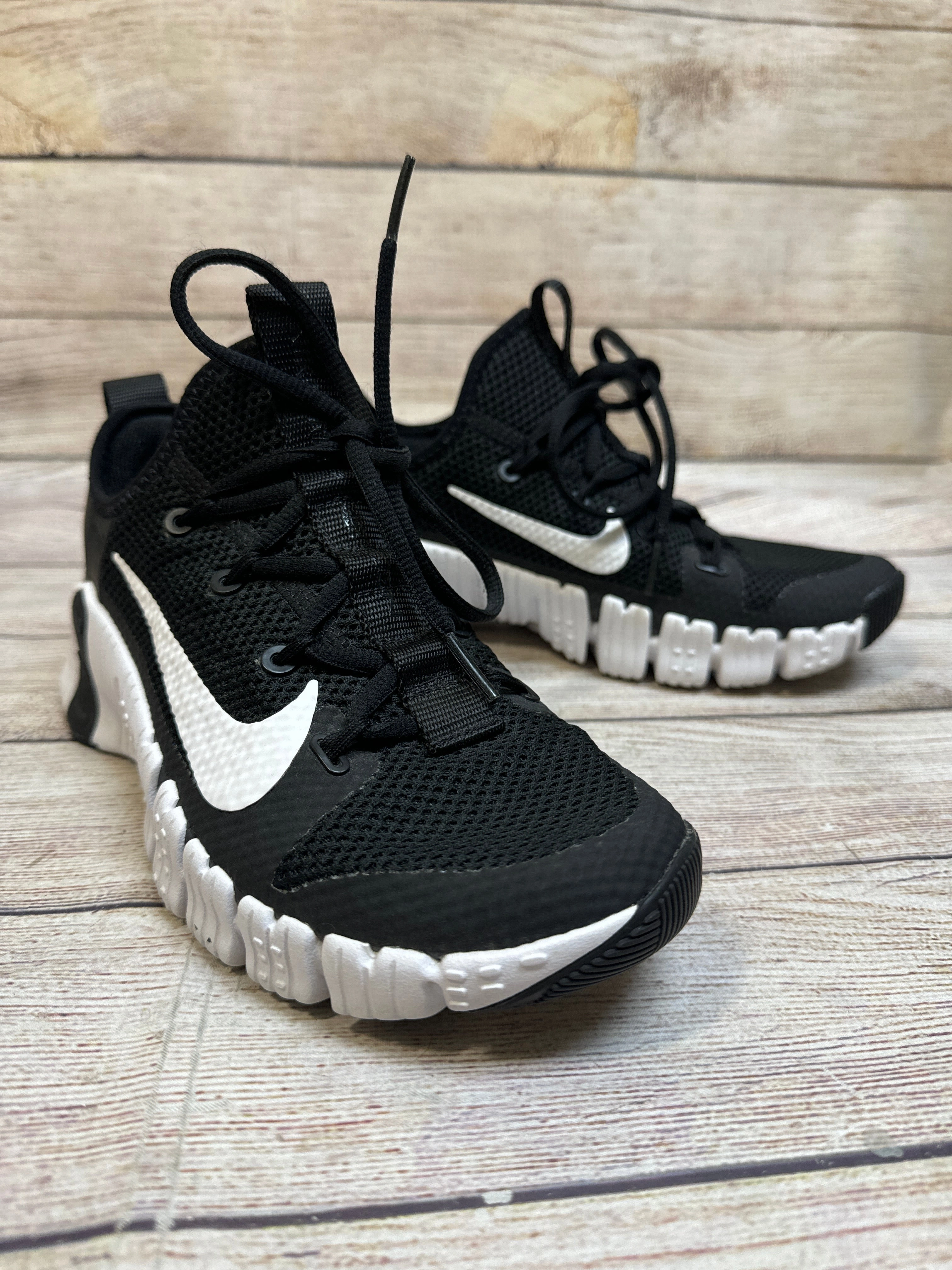 Shoes Athletic By Nike In Black & White, Size: 7 Glow Nike Shoes