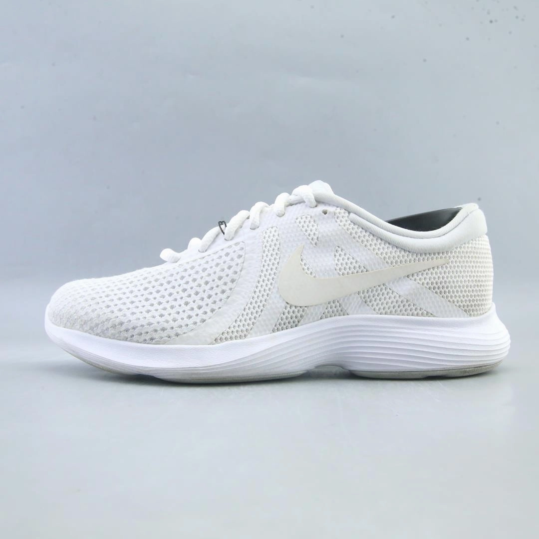 Hiking Shoes Vs Running Shoes NIKE REVOLUTION 4