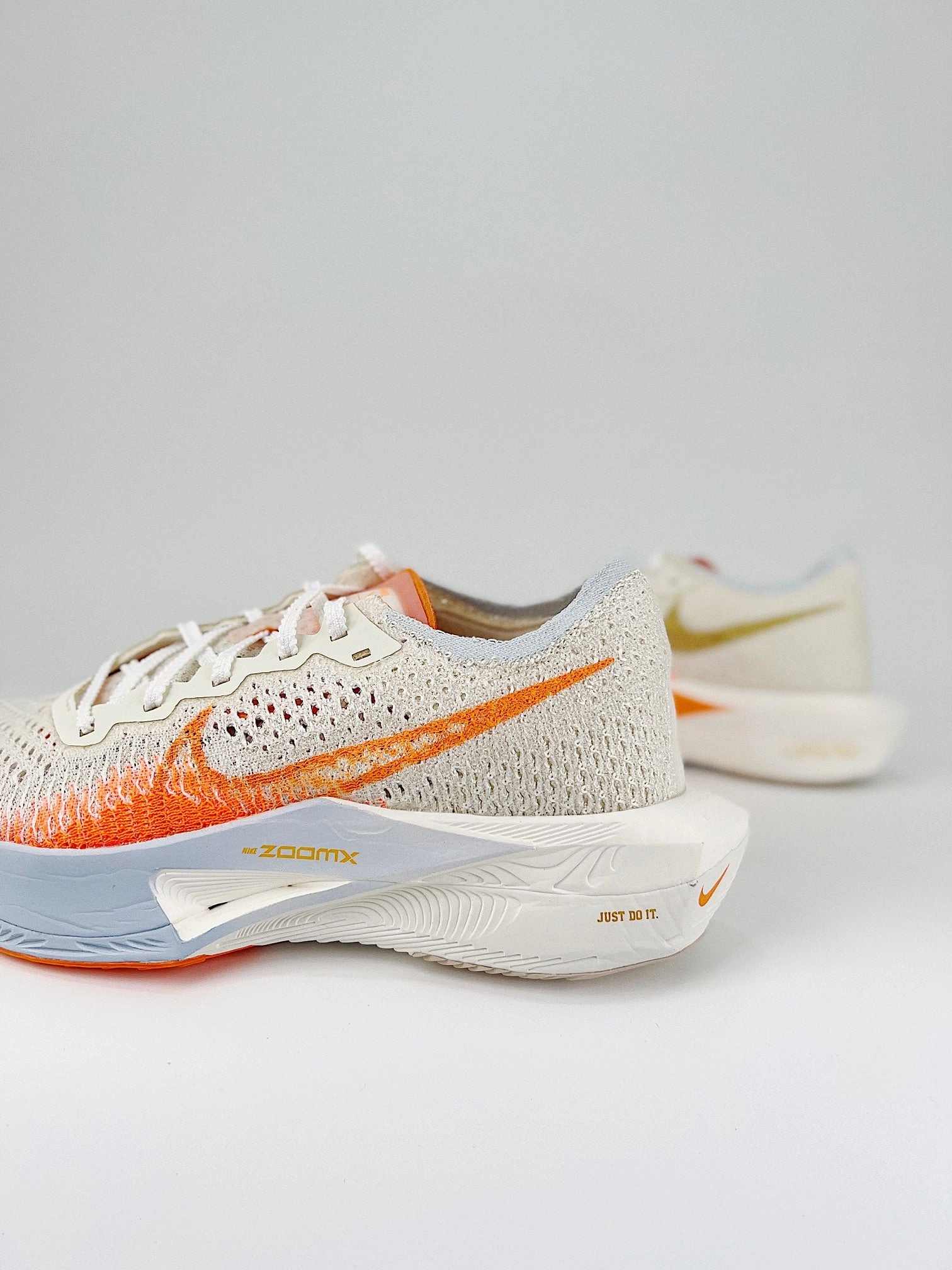 Nike ZoomX Vaporfly Next Nike Legacy Court Shoes