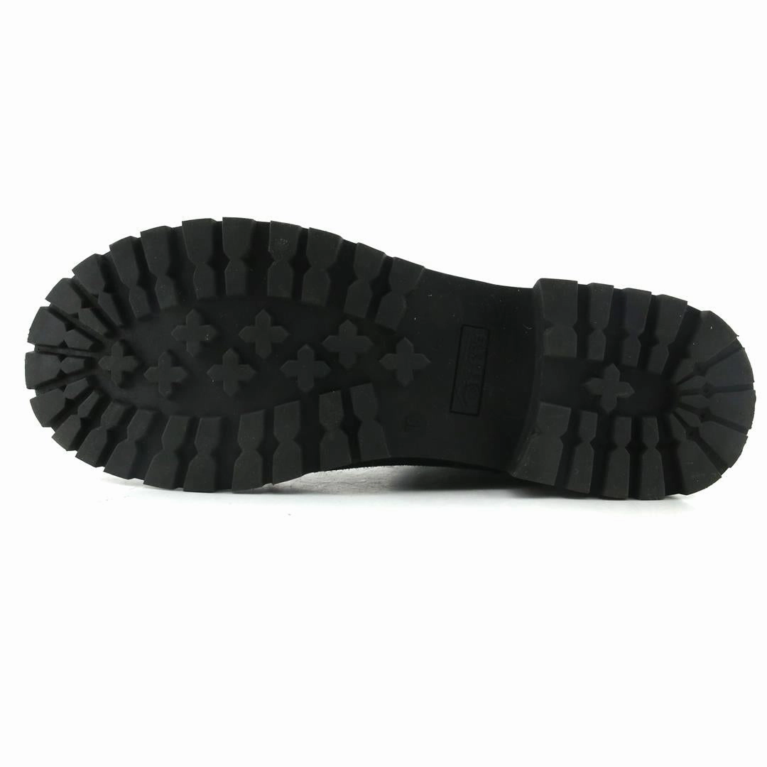 CLIFFS PATHFIELD Wearing Turf Shoes Casually