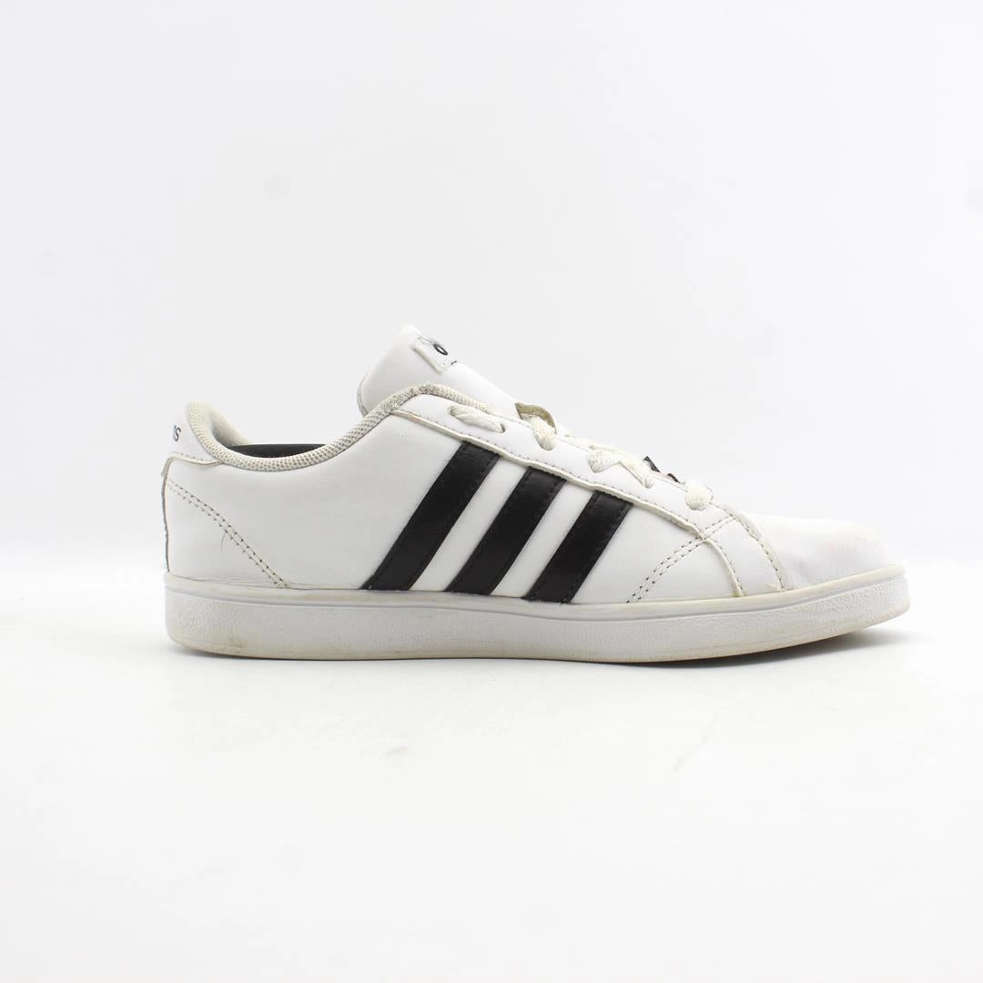 ADIDAS . Good Looking Sneakers