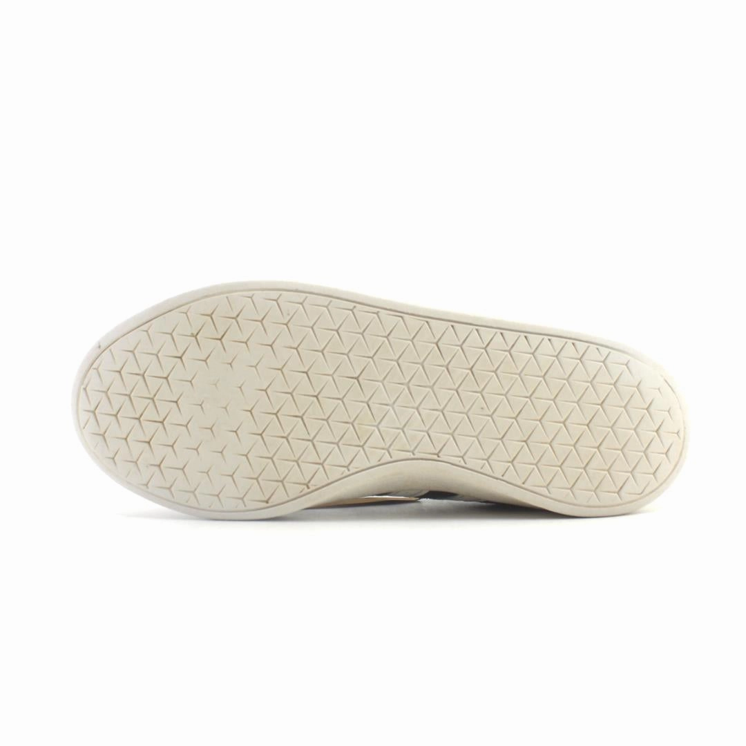 Sneakers Restaurant Winooski Vt ADIDAS .