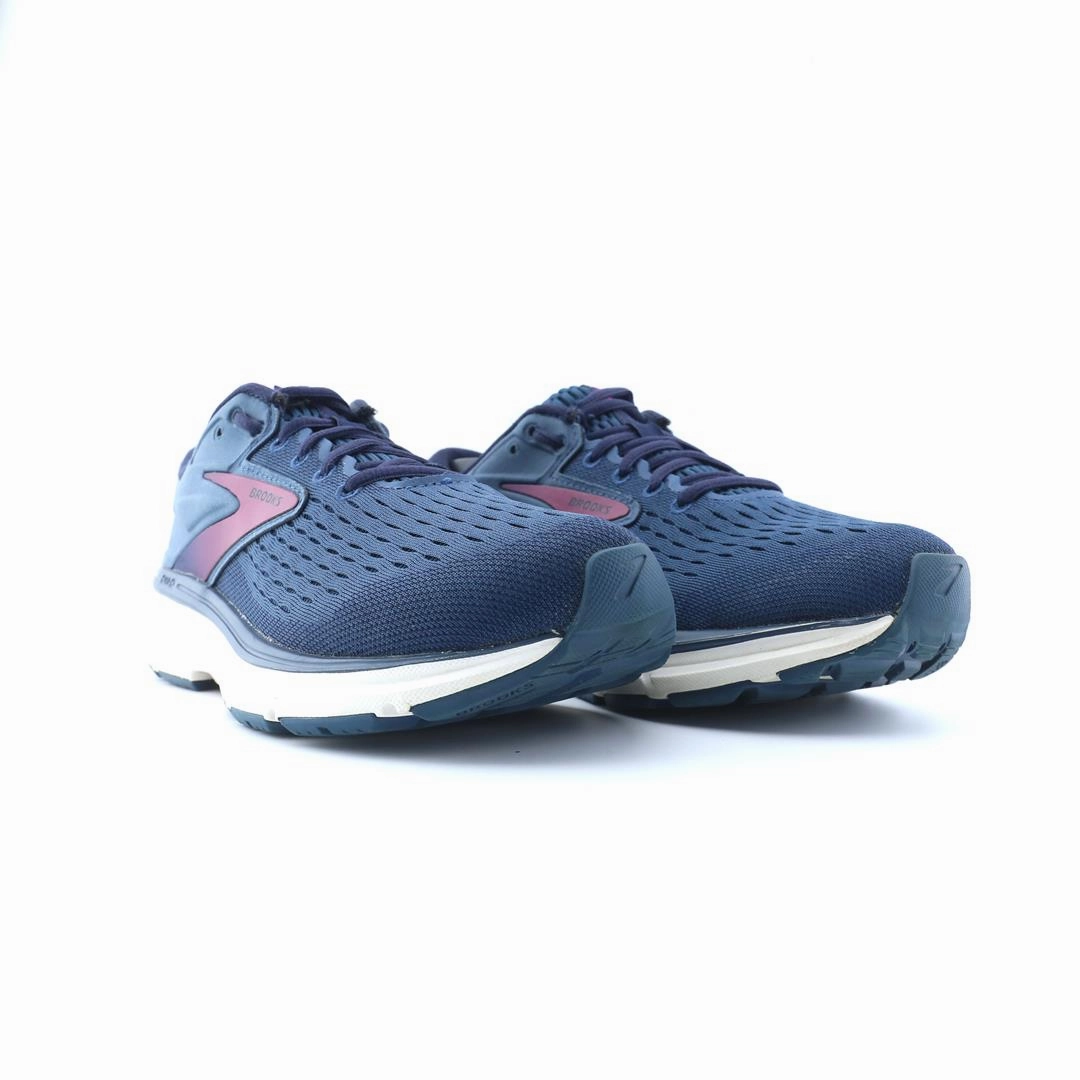 BROOKS DYAD 11 Top Rated Running Shoes For Runners