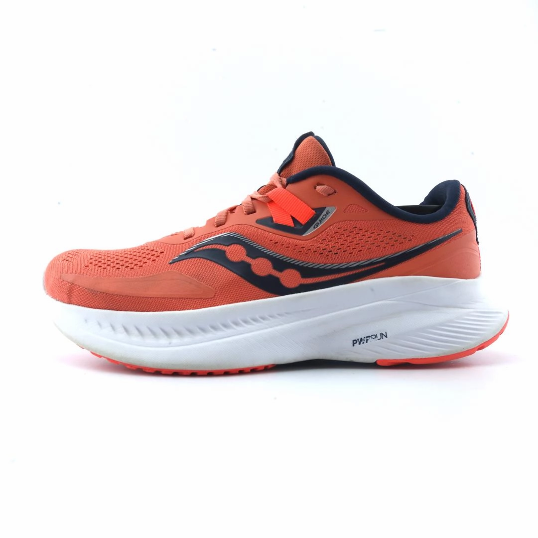 Running Shoe Store Gait Analysis 3d Foot Scan 2024 SAUCONY GUIDE 15