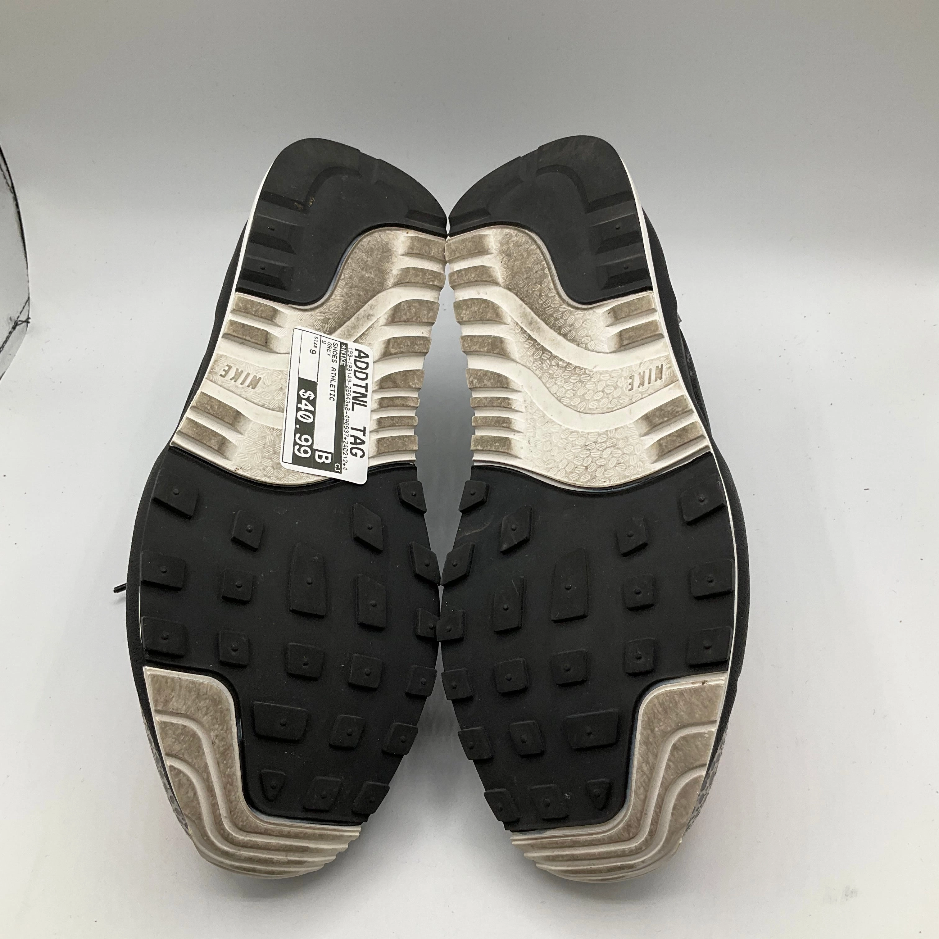 Nike Shoes For Walking All Day Shoes Athletic By Nike  Size: 9