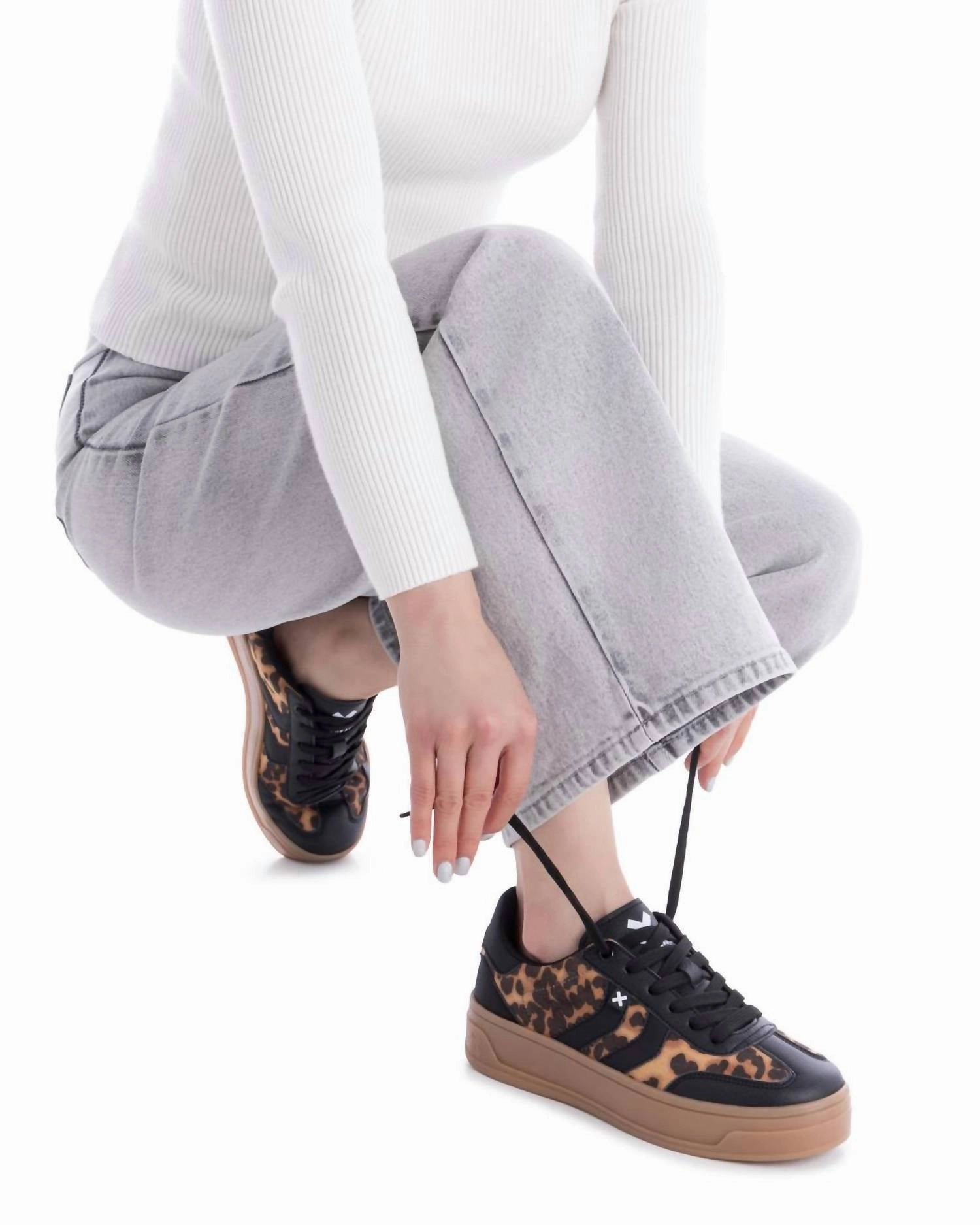 Bad Sneakers Lyrics Women's 144584 Sneakers In Black